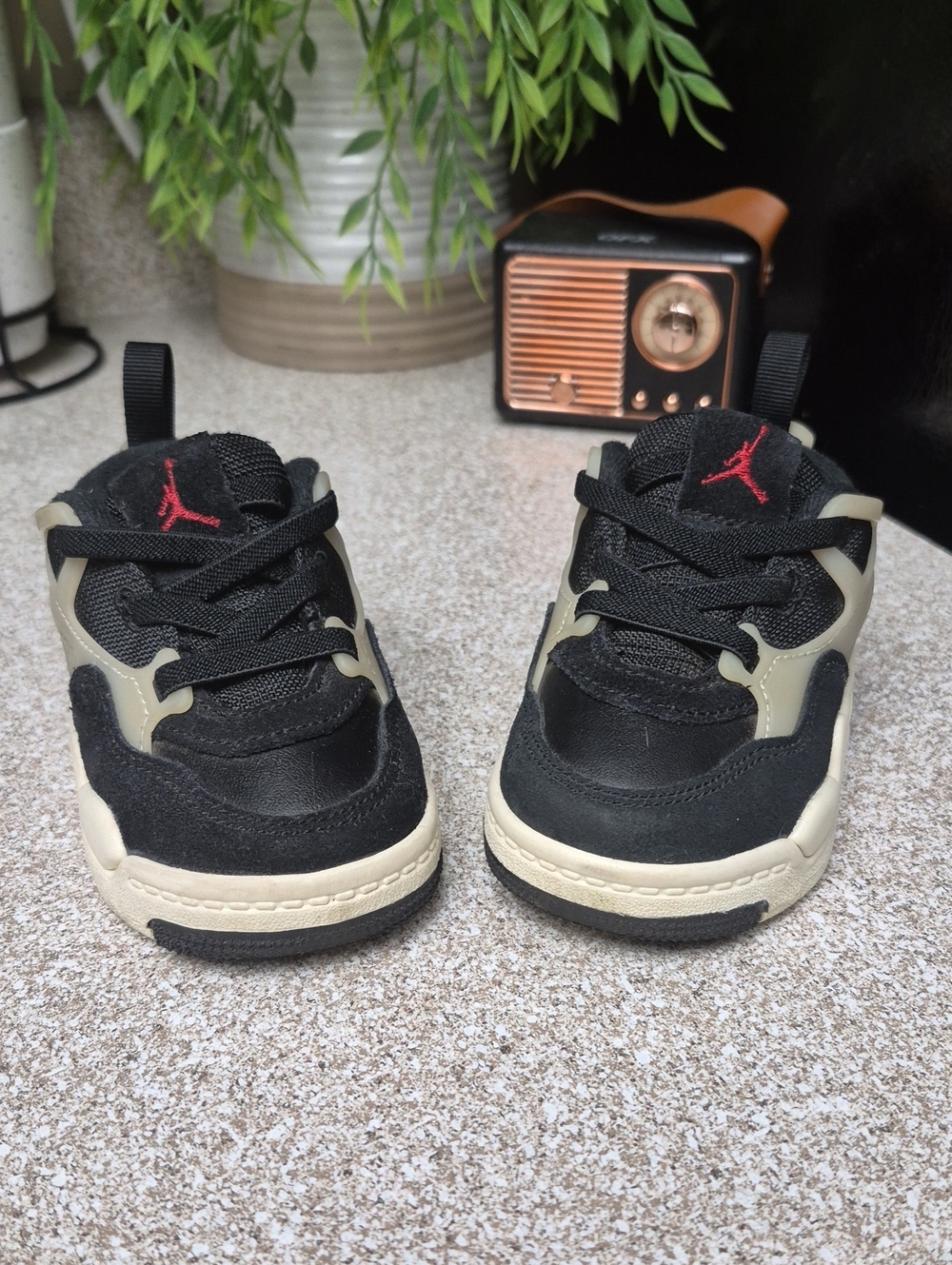 Jordan Toddler Black and Cream/Beige Sneakers with Red Jumpman